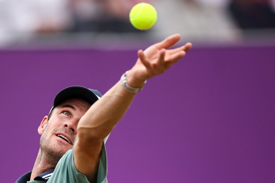 镑签下埃泽 镑签下埃泽